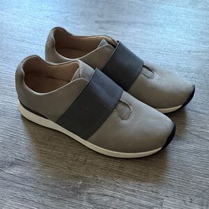 Vionic Women's Taupe and Black Slip-On Sneakers